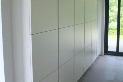 Bigger view of Oudegem: Keuken, lange kastenwand, greeploze kastdeuren