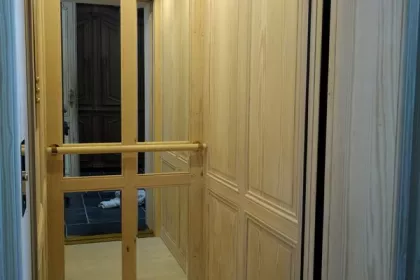 Bigger view of Leuze: Liftkooibekleding in massieve Yellow Pine. In opdracht en samenwerking met Qaulity lift.